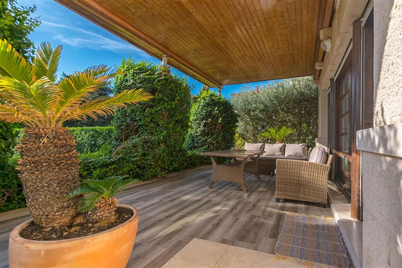 Villa Beach location