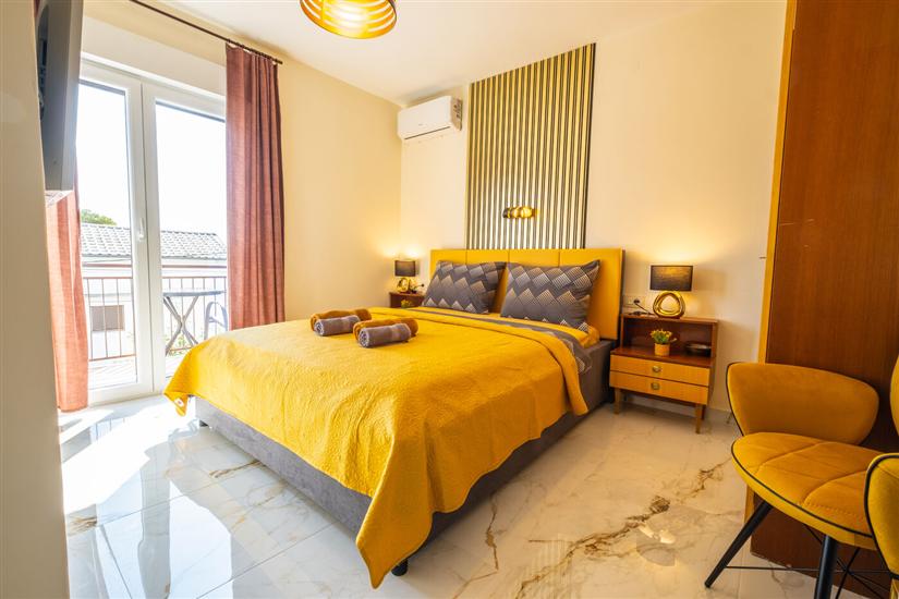 Room S1, for 2 persons