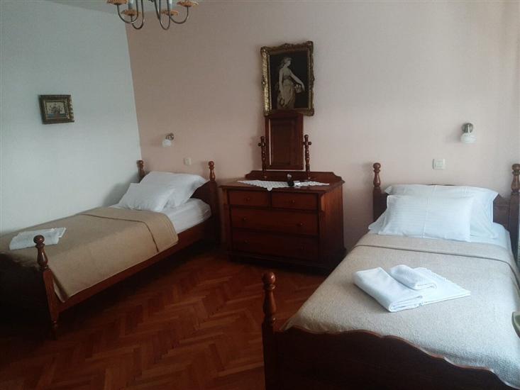 House K1, for 8 persons