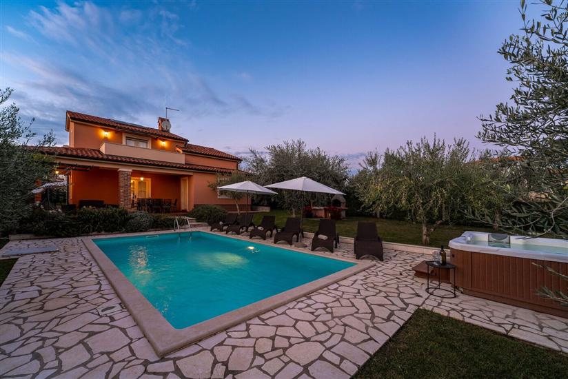 House K1, for 8 persons