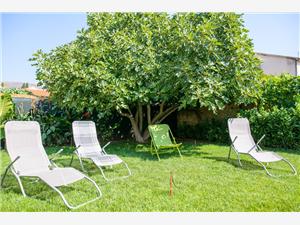 House Mirjana Trogir, Size 50.00 m2, Airline distance to the sea 100 m, Airline distance to town centre 500 m