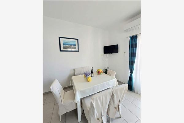 Apartment A1, for 5 persons