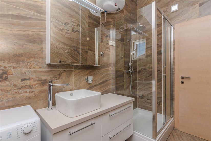 Apartment A2, for 6 persons