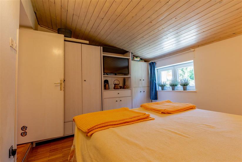 Apartment A3, for 5 persons