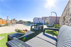 Kuća - Bogatić Prominski