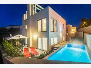 Vila Nika Malinska - otok Krk, Kvadratura 120,00 m2, Namestitev z bazenom, Oddaljenost od centra 100 m