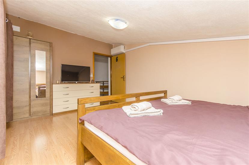 House K1, for 8 persons