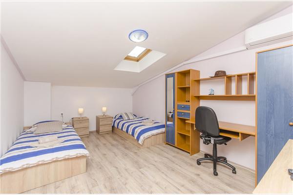 House K1, for 8 persons