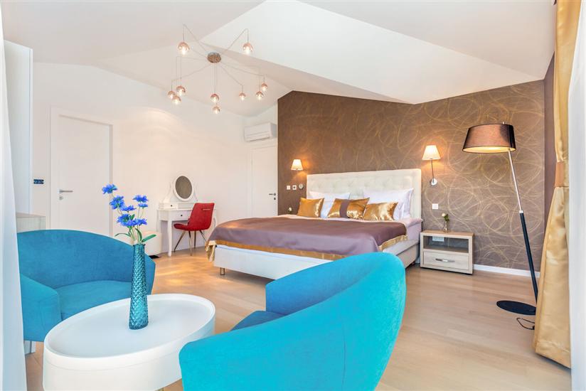 House K1, for 10 persons