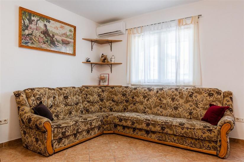 Apartment A1, for 5 persons