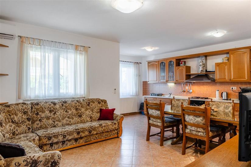 Apartment A1, for 5 persons