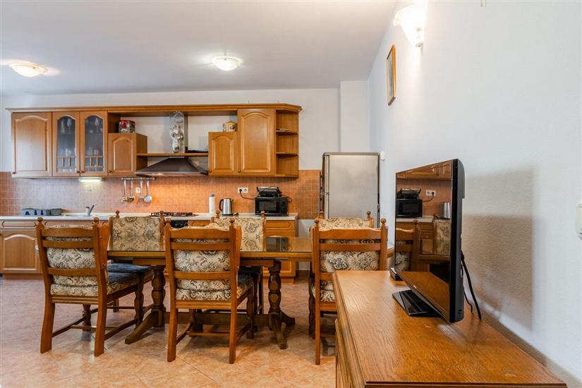 Apartment A1, for 5 persons