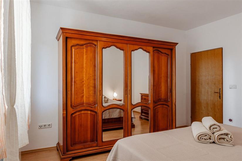Apartment A1, for 5 persons