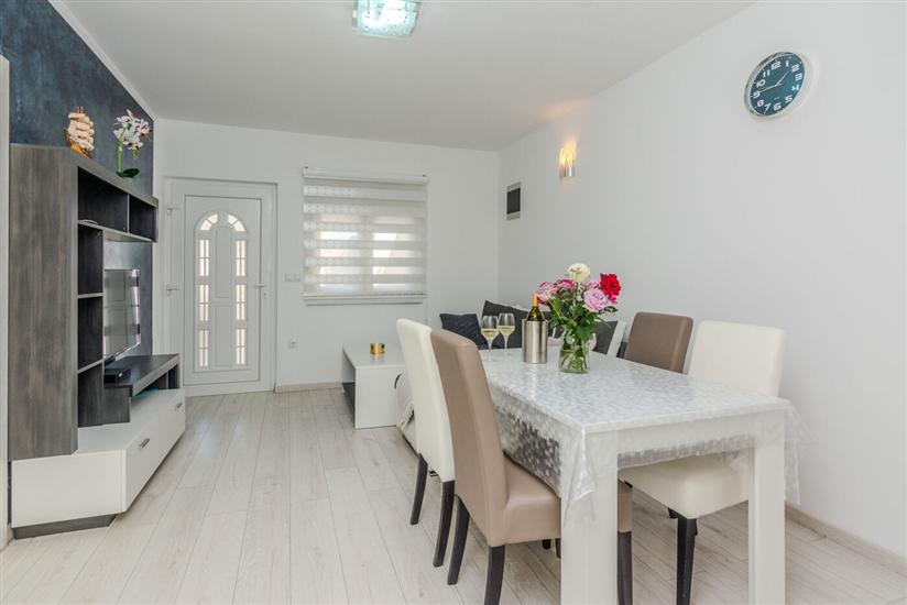 Apartment A2, for 6 persons