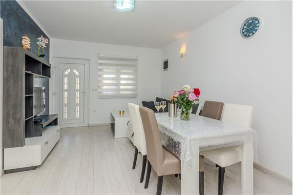 Apartment A2, for 6 persons