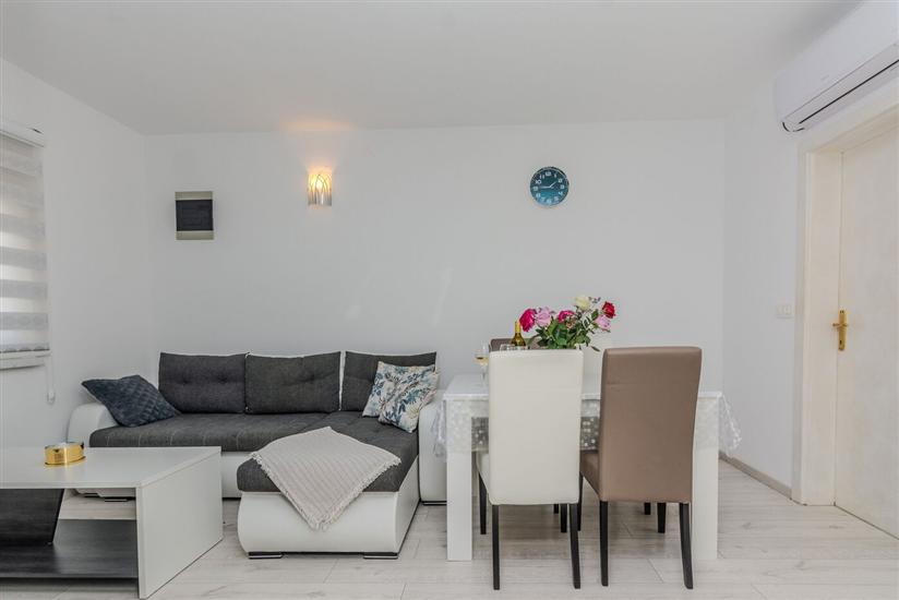 Apartment A2, for 6 persons