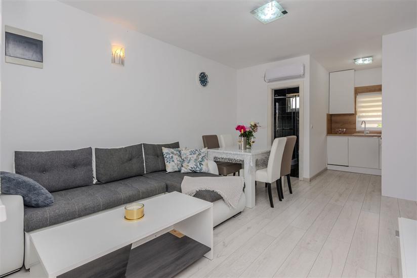 Apartment A4, for 6 persons