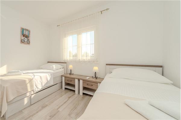 House K1, for 10 persons