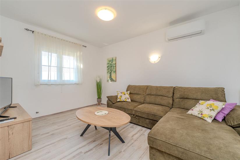 House K1, for 10 persons