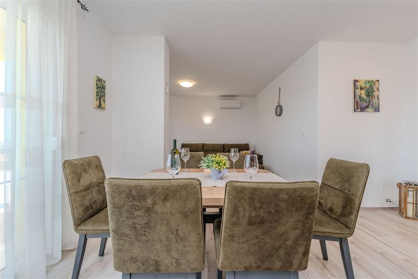 House K1, for 10 persons