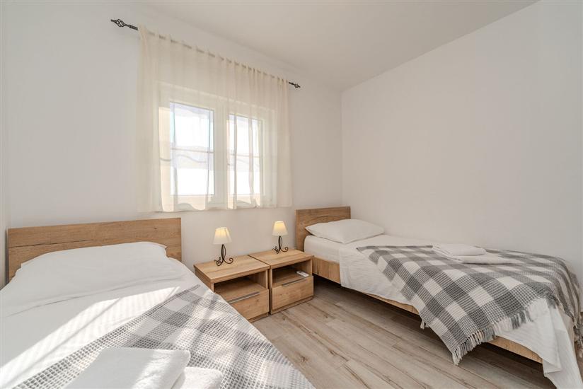 House K1, for 10 persons