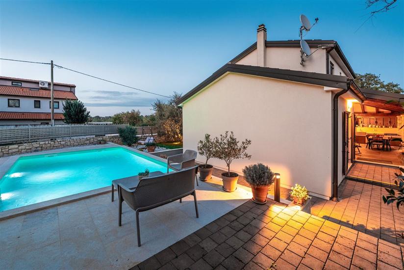 Villa Crystal s bazenom