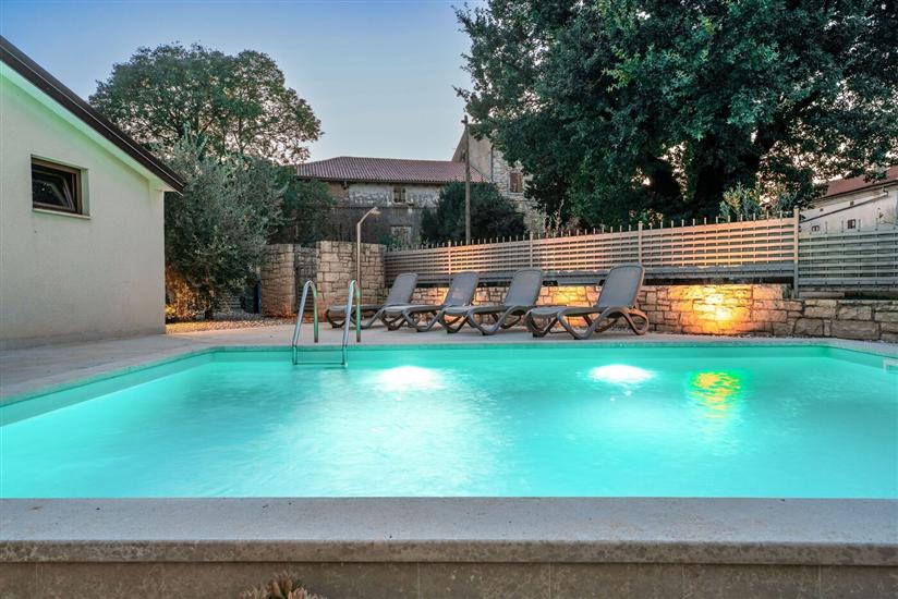 Villa Crystal s bazenom