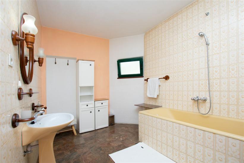 Apartment A1, for 8 persons