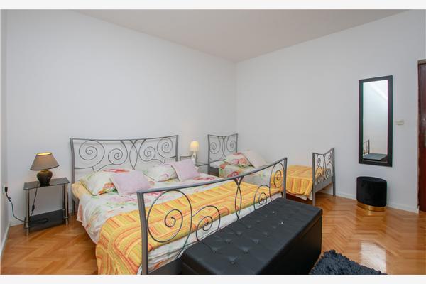 Apartment A1, for 8 persons