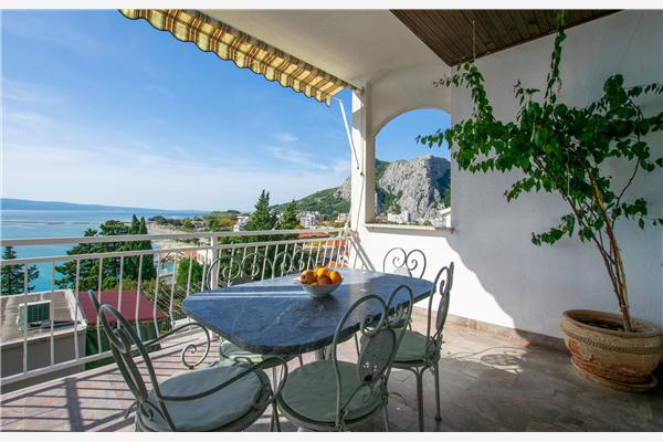 Apartment A1, for 8 persons