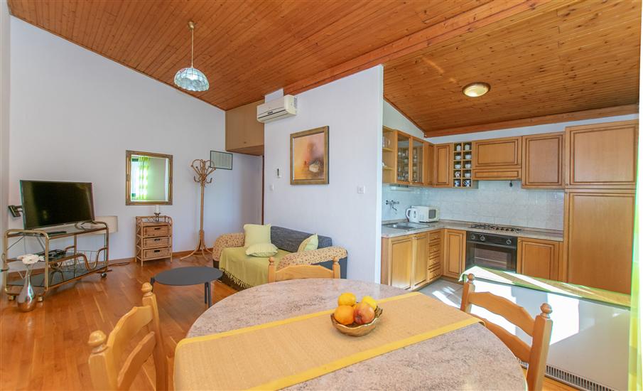 Apartment A2, for 5 persons