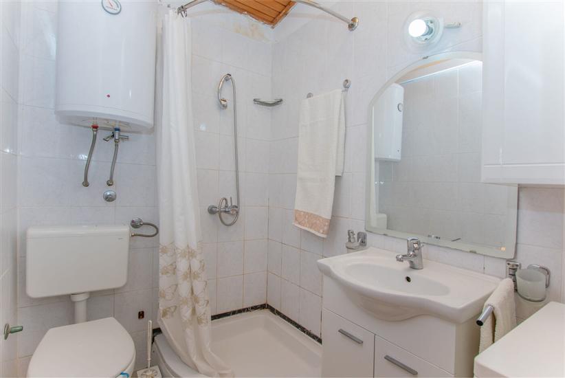 Apartment A2, for 5 persons