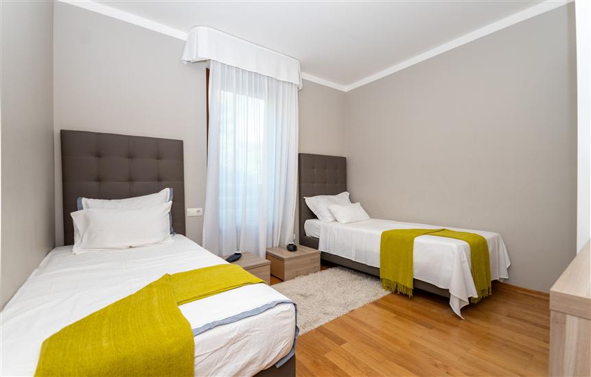 Apartment A1, for 5 persons