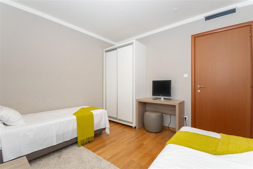 Apartment A1, for 5 persons