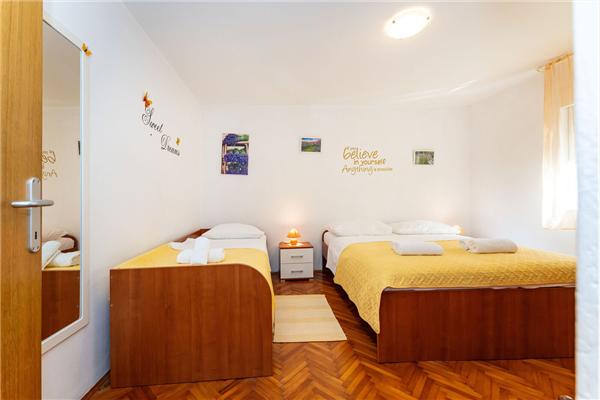 Apartment A1, for 5 persons