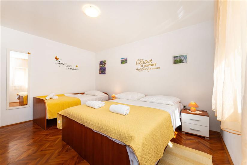 Apartment A1, for 5 persons