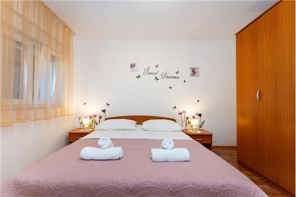 Apartment A1, for 5 persons