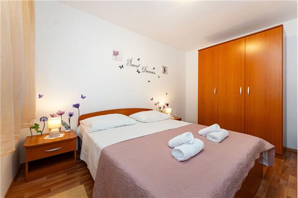 Apartment A1, for 5 persons