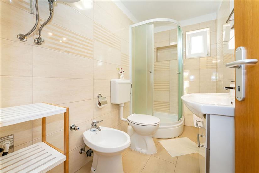 Apartment A1, for 5 persons