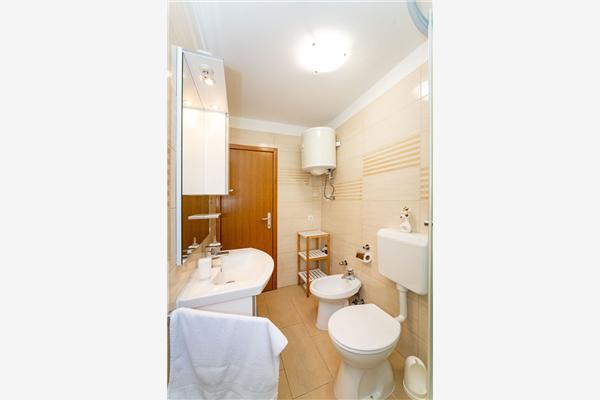 Apartment A1, for 5 persons