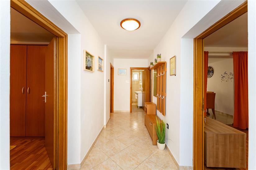 Apartment A1, for 5 persons
