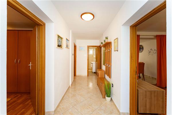 Apartment A1, for 5 persons