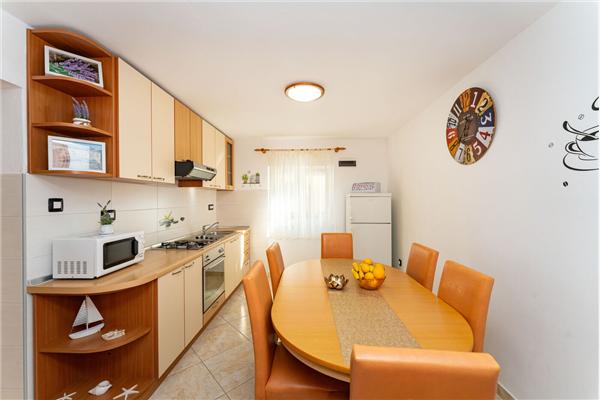 Apartment A1, for 5 persons