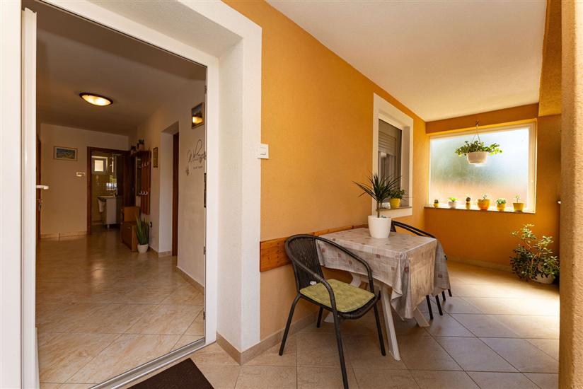 Apartment A1, for 5 persons