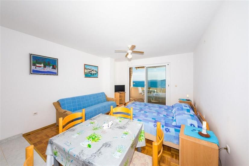 Apartment A2, for 3 persons