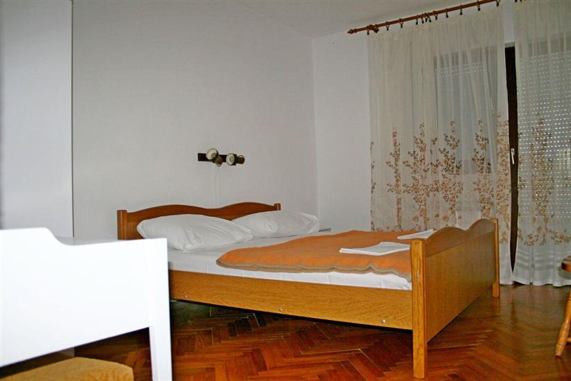 Apartment A1, for 5 persons