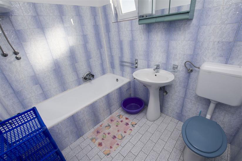 Apartment A2, for 6 persons