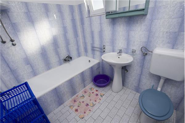 Apartment A2, for 6 persons