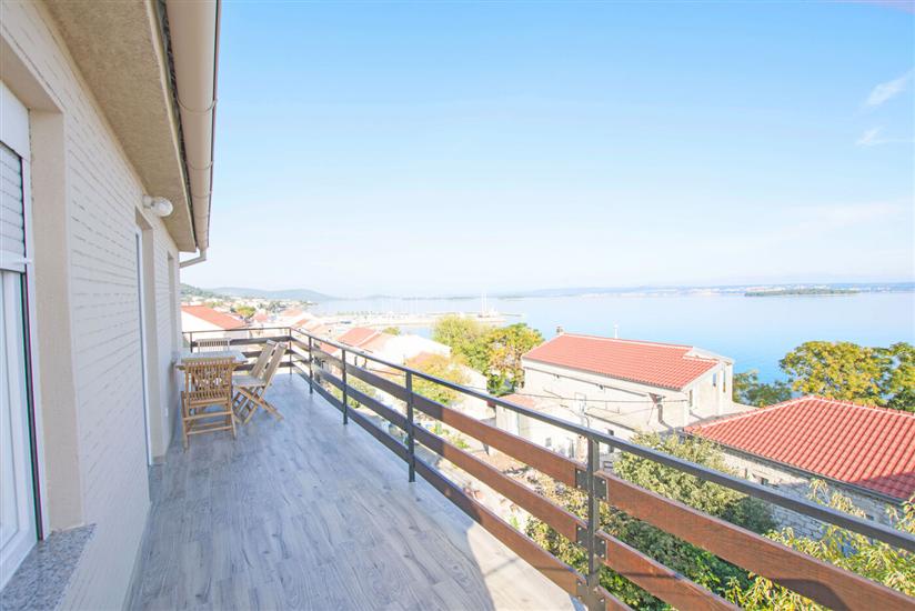 Apartment A2, for 6 persons