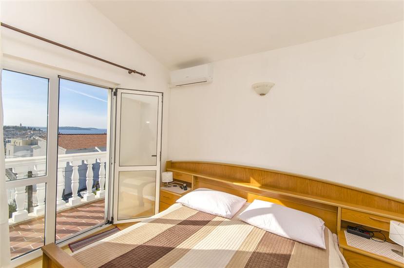 Room S1, for 2 persons